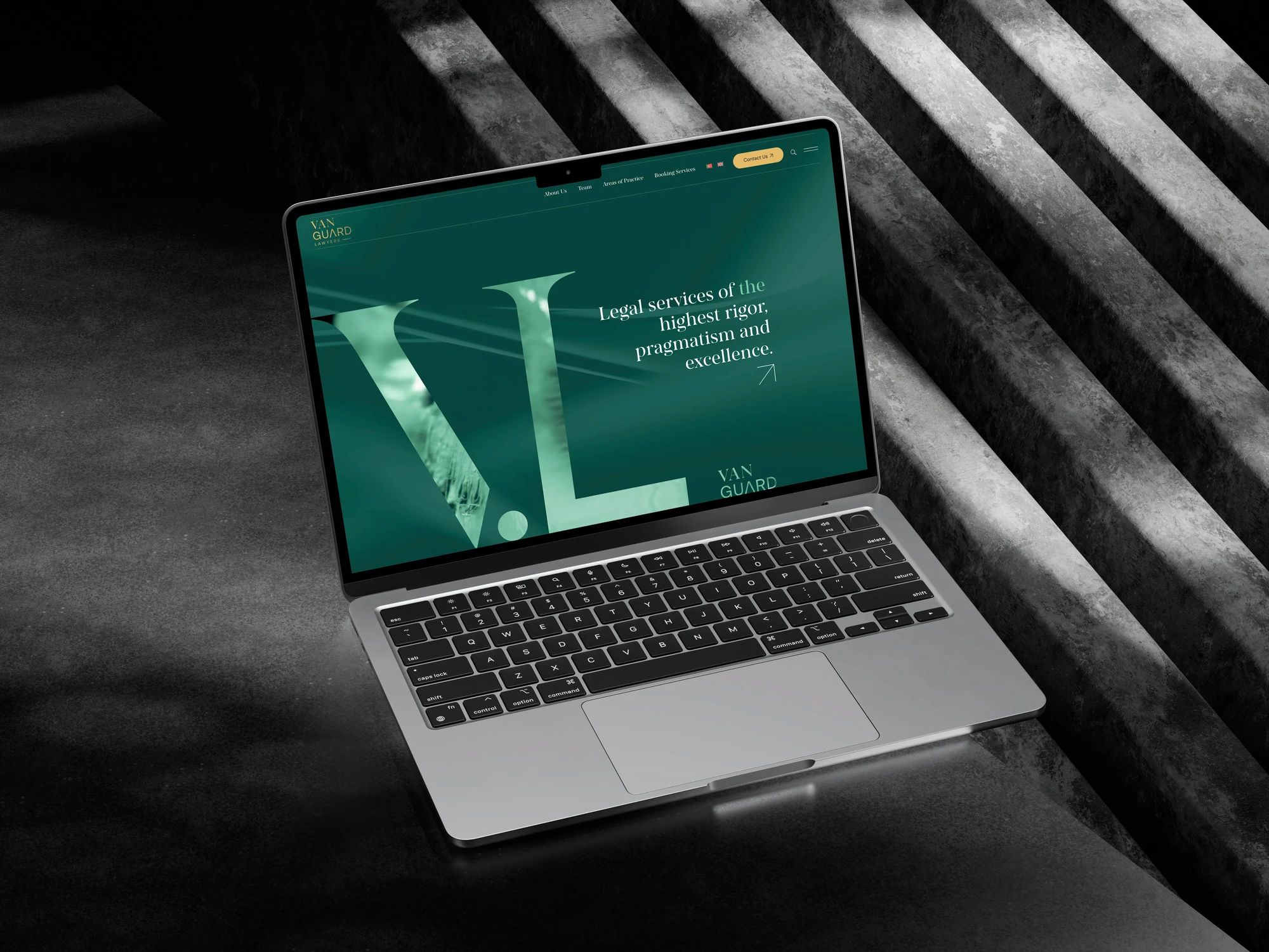 The Vanguard Lawyers: Website para um escritório de advogados, com formulários por passos para marcar serviços e pagamento integrado.